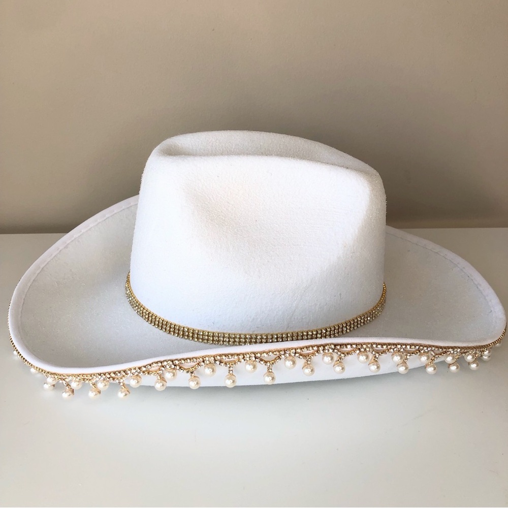 NWOT White crystal & pearl embellished cowboy cowgirl bridal hat